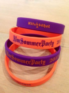 Rasmushof Charity Bänder - Almsommerparty Rasmushof